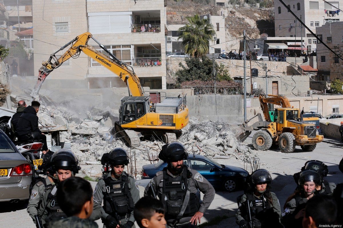 A demolição de uma casa palestina em Jerusalém, em 24 de dezembro de 2019. [ Mostafa Alkharouf/Agência Anadolu]
