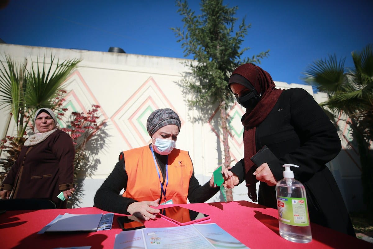 Ponto de registro eleitoral na Cidade de Gaza, em 10 de fevereiro de 2021 [Mustafa Hassona/Agência Anadolu]
