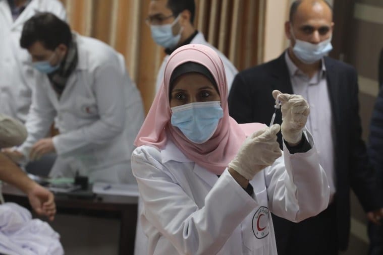 Gaza lança campanha de vacinação contra o covid-19, em 22 de fevereiro de 2021 [Mohammed Asad/Monitor do Oriente Médio]