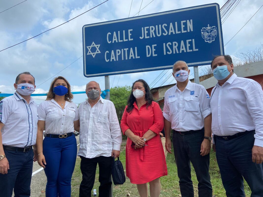 Inauguração da Praça com a presença do embaixador israelense Mattanya Cohen [ Foto Twitter]