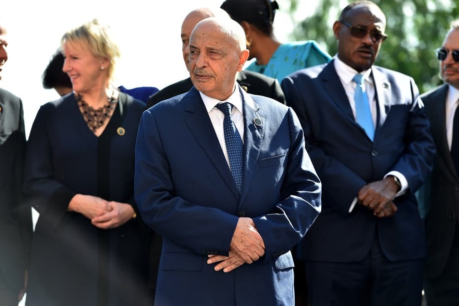 Aguila Saleh Issa, presidente da Câmara dos Representantes da Líbia, participa da Conferência para a Líbia em Villa Igiea em 13 de novembro de 2018 em Palermo, Itália. Chefes de Estado, ministros e enviados especiais estão realizando uma reunião de dois dias onde discutirão sobre segurança e estabilidade na Líbia [Tullio Puglia / Getty Images]