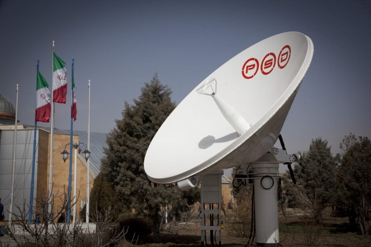 Antena de satélite na Estação Espacial de Alborz, e, Mahdasht, a 60 km de Teerã, capital do Irã, 29 de fevereiro de 2012 [Majid Saeedi/Getty Images]

