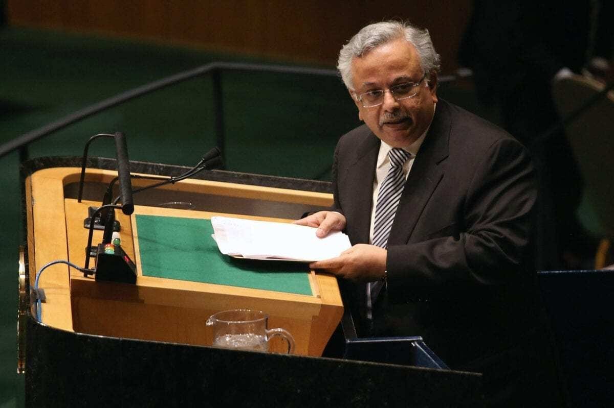 Embaixador da Arábia Saudita nas Nações Unidas, Abdallah Al-Mouallimi, fala antes de uma votação nas Nações Unidas pedindo uma transição política na Síria, em 15 de maio de 2013, na cidade de Nova Iorque [John Moore/Getty Images]