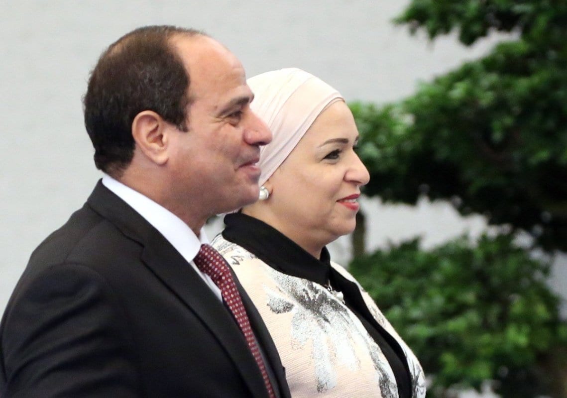 O presidente egípcio Abdel Fattal el-Sisi (esq.) e sua esposa Entissar Amer (dir.) chegam para o jantar em 4 de setembro de 2017 em Xiamen, China. [Mikhail Svetlov / Getty Images]