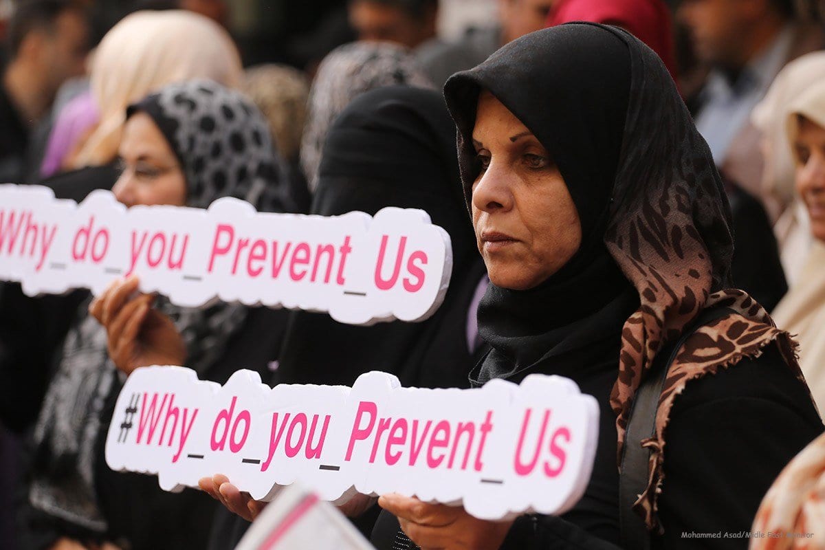 Pacientes do sexo feminino com câncer na Faixa de Gaza fazem greve de fome em protesto contra a decisão israelense de não permitir que elas usassem a passagem de Erez para buscar atendimento médico em Israel [Mohammed Asad / Monitor do Oriente Mèdio]