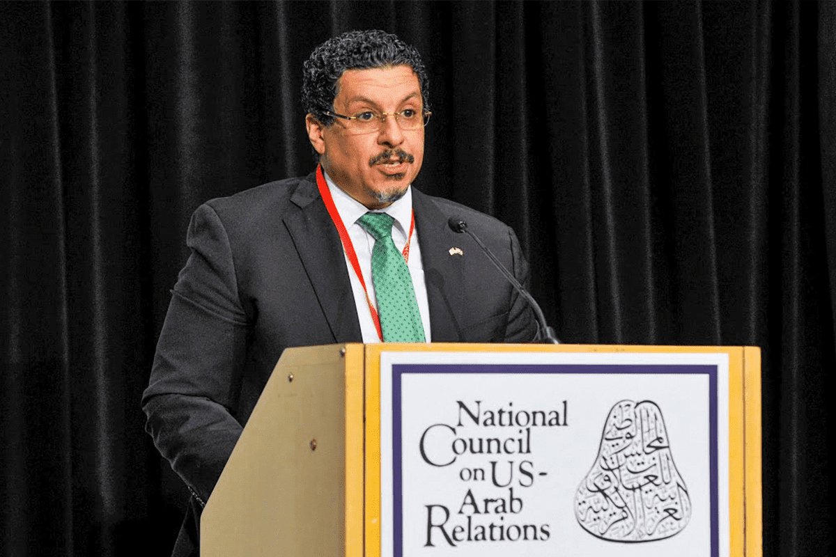 Ahmed Awadh Bin Mubarak foi nomeado ministro das Relações Exteriores e de Expatriados em dezembro do ano passado como parte de um novo gabinete formado pelo presidente do Iêmen, Abd Rabbuh Mansur Hadi, na Arábia Saudita. [Captura de tela no Youtube]