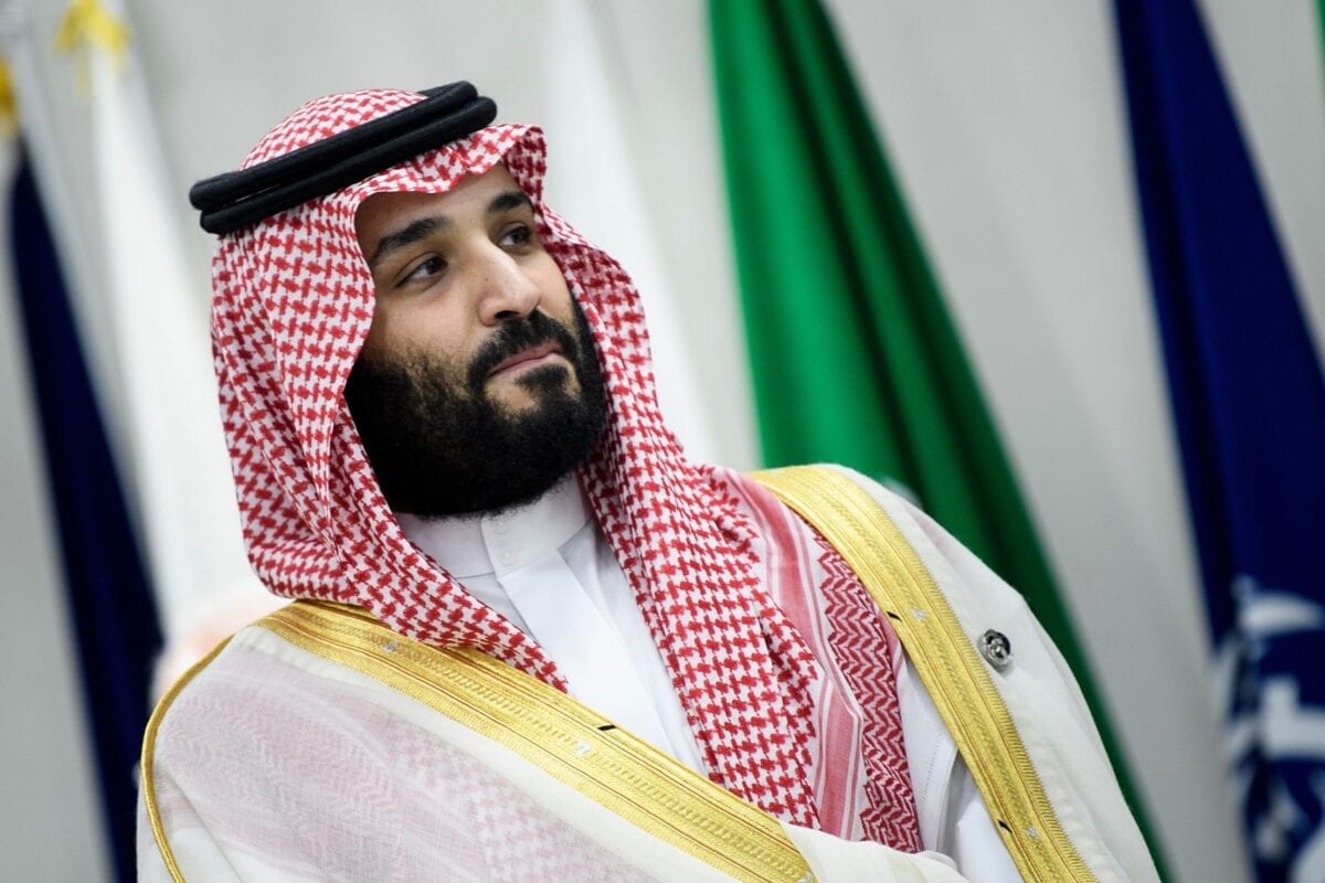 O príncipe herdeiro da Arábia Saudita, Mohammed bin Salman, participa de uma reunião durante a Cúpula do G20 em Osaka em 28 de junho, 2019 [Brendan Smialowski/ AFP via Getty Images]
