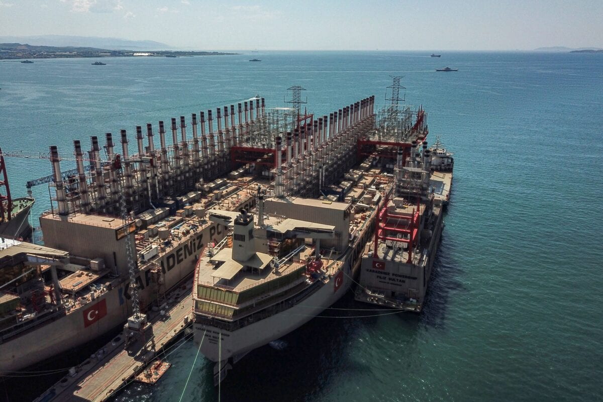 Vista aérea dos navios de geração de energia Orca Sultan e Raif Bey, ancorados em um estaleiro em Yalova, Turquia, 16 de junho de 2020 [Ozan Kose/AFP via Getty Images]