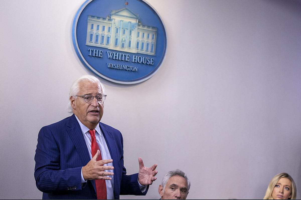 David Friedman, então embaixador dos EUA em Israel, fala durante uma reunião na Casa Branca em 13 de agosto de 2020 em Washington, DC [Tasos Katopodis / Getty Images]
