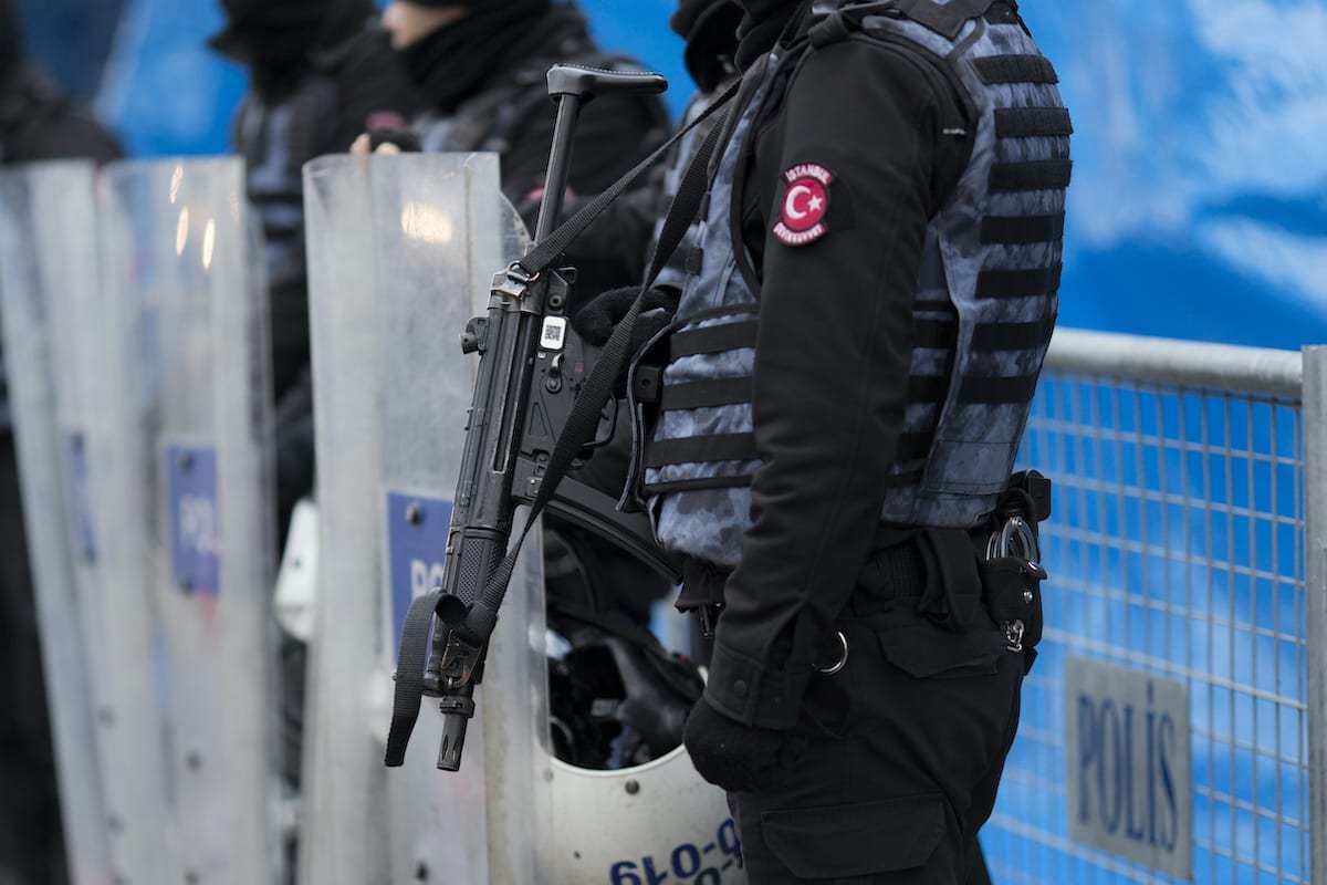 Polícia da Turquia em Istambul, Turquia, 1° de janeiro de 2017 [Kenzo Tribouillard/Getty Images]