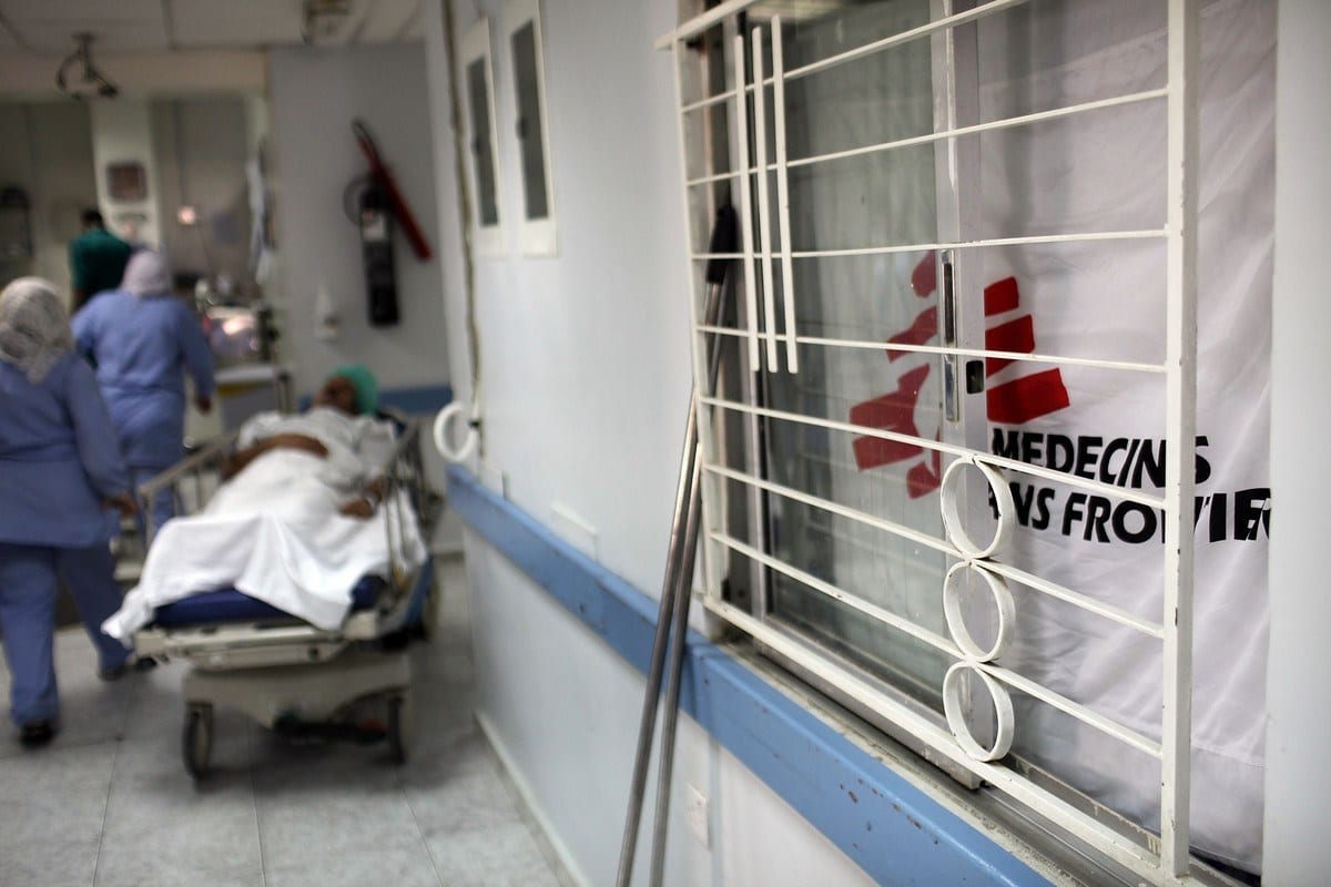 Um paciente é levado para uma cirurgia em um hospital em Amã, Jordânia, em 28 de julho de 2011. [Spencer Platt/Getty Images]