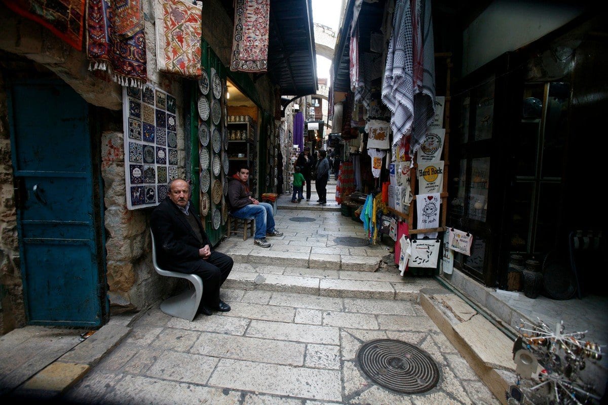 Mercado palestino na Cidade Velha de Jerusalém, em 29 de dezembro de 2019 [Mahfouz Abu Turk/ApaImages]