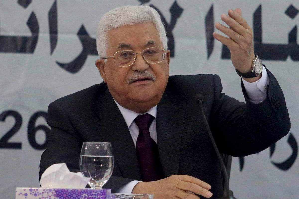 O presidente palestino, Mahmoud Abbas, fala durante uma reunião do Conselho Revolucionário do Movimento Fatah em Ramallah, Cisjordânia, em 25 de maio de 2017. [Issam Rimawi/Anadolu Agency]