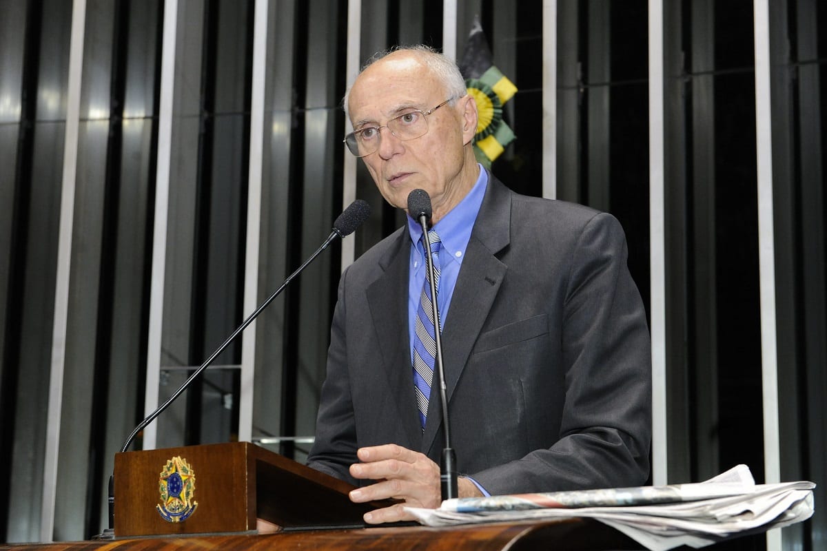 Eduardo Suplicy em discurso no Senado Federal [Foto: Waldemir Barreto/ Agência Senado]
