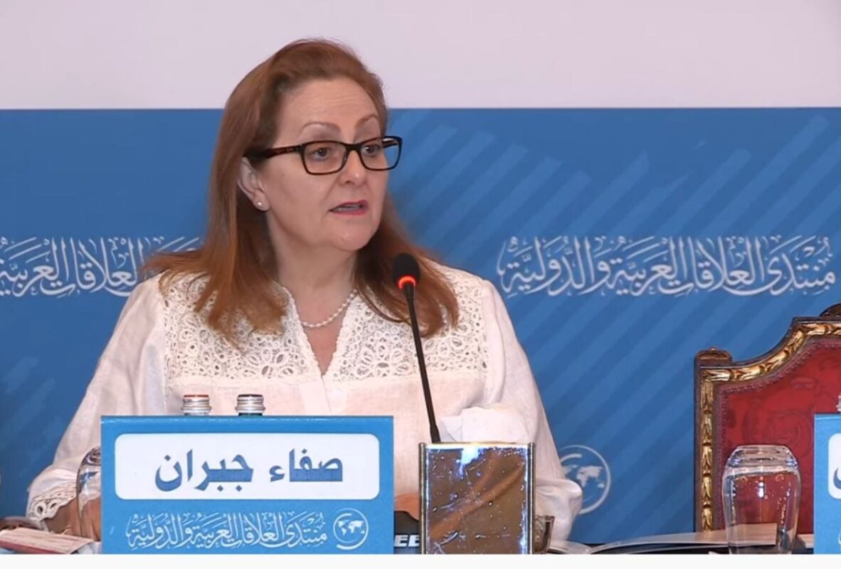 Safa Jubran apresenta mesa sobre lexicografia no Prêmio Sheikh Hamad de Tradução e Entendimento Internacional, no Qatar, em dezembro de 2019 [divulgação]
