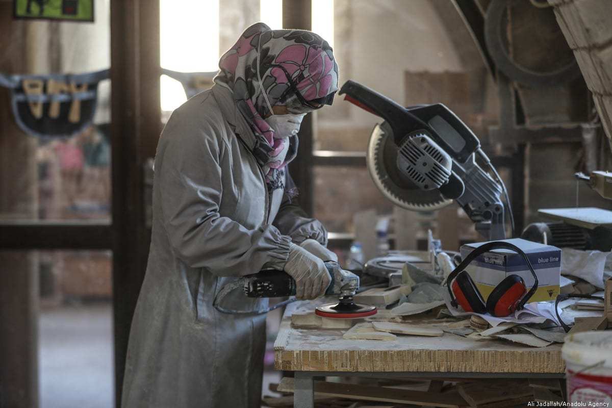 Sociedade Cooperativa Zayna, projeto financiado pela ONU para fabricação de brinquedos, com o intuito de emancipar mulheres palestinas em Gaza, 20 de dezembro de 2018 [Ali Jadallah/Agência Anadolu]
