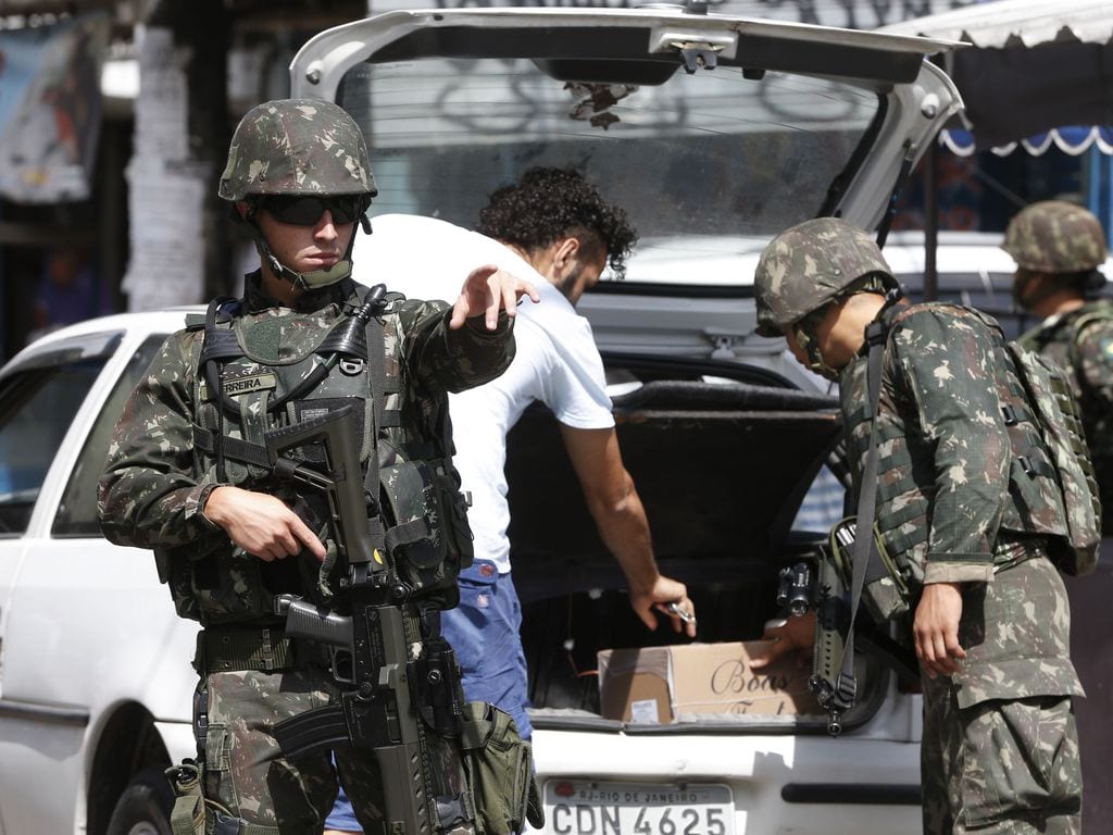 Rio de Janeiro - Exército faz operação no Complexo da Maré, zona norte do Rio. (Tomaz Silva/Agência Brasil)