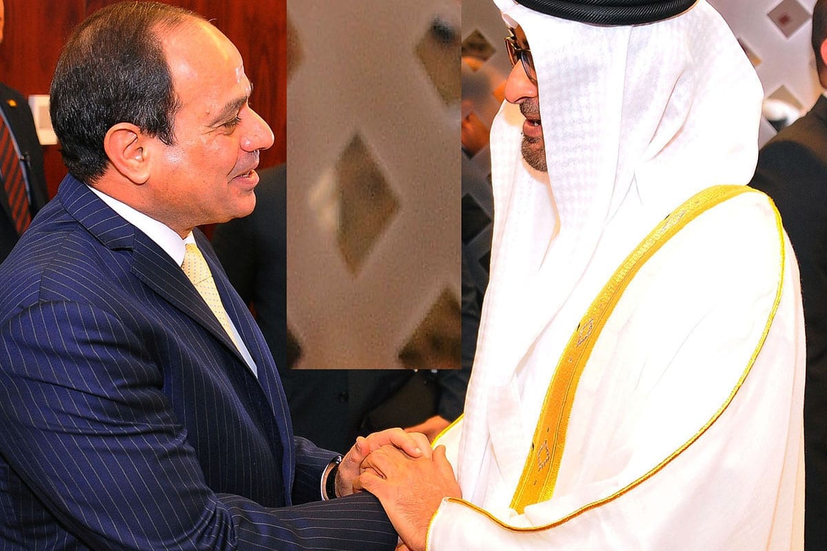 Presidente do Egito, Abdel Fattah Al-Sisi (esq.,) encontra-se com o príncipe herdeiro de Abu Dhabi, Mohammed bin Zayed Al Nahyan (dir.), em 1 de dezembro de 2016 [Presidência egípcia/Agência Anadolu]