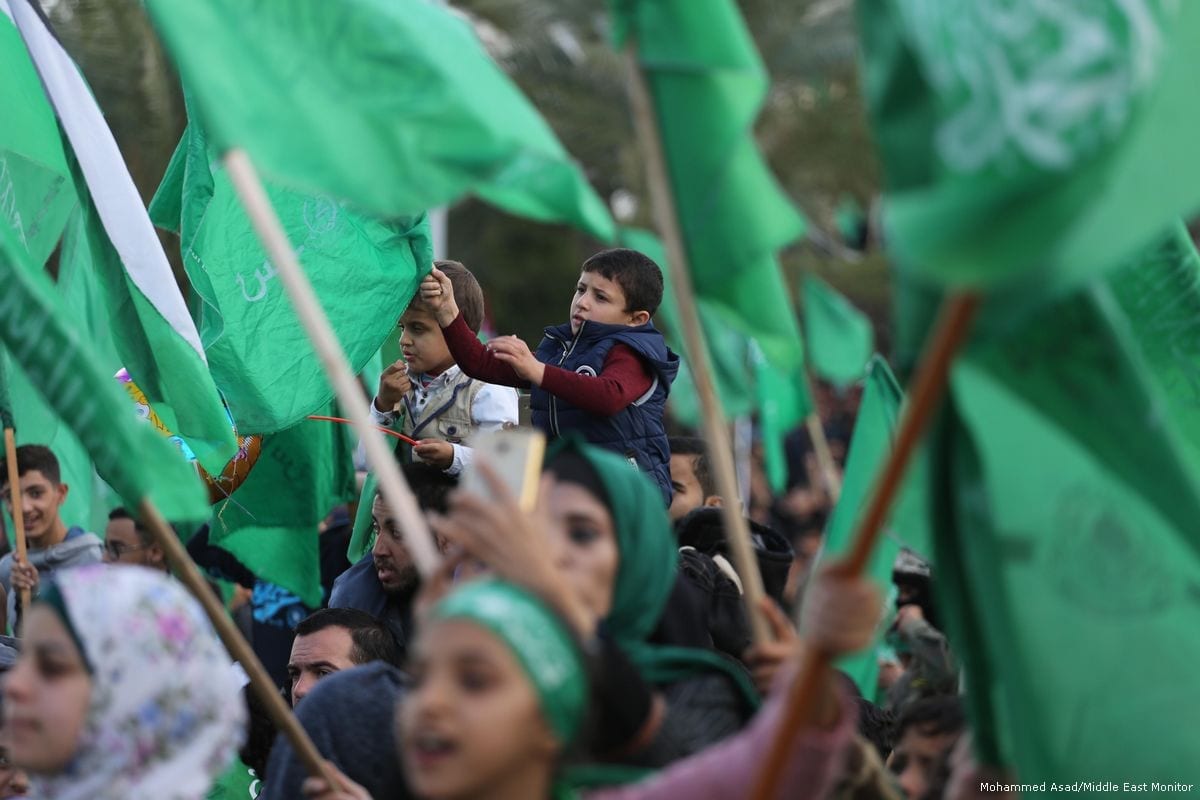 Apoiadores do Hamas se reúnem para celebrar seu aniversário em Gaza, em 17 de dezembro de 2018. [Mohammed Asad/Monitor do Oriente Médio]