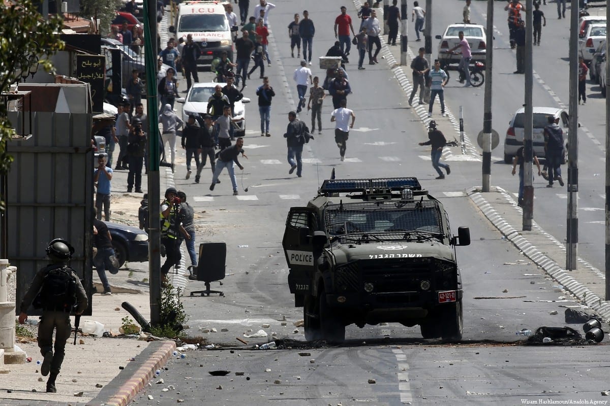 Palestinos fogem de suas casas durante a Nakba (catástrofe), em 1948 [foto de arquivo]