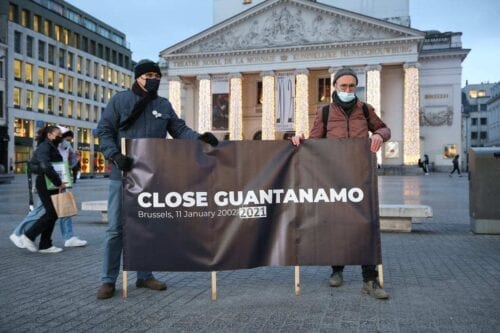 Protesto exige o fechamento de Guantánamo em seu 19º aniversário, na cidade de Bruxelas, Bélgica, 11 de janeiro de 2021 [Dursun Aydemir/Agência Anadolu]
