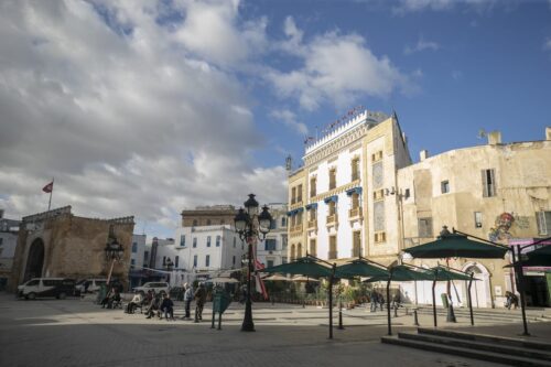 A Avenida Habib Burgiba permanece quase vazia devido às restrições à pandemia de coronavírus durante o 10º aniversário da Revolução Tunisiana em Túnis, Tunísia, em 14 de janeiro de 2021 [Yassine Gaidi/Agência Anadolu]