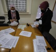 1.389 candidatos concorrem em 36 listas nas eleições na Palestina [Mohammed Asad/Monitor do Oriente Médio]