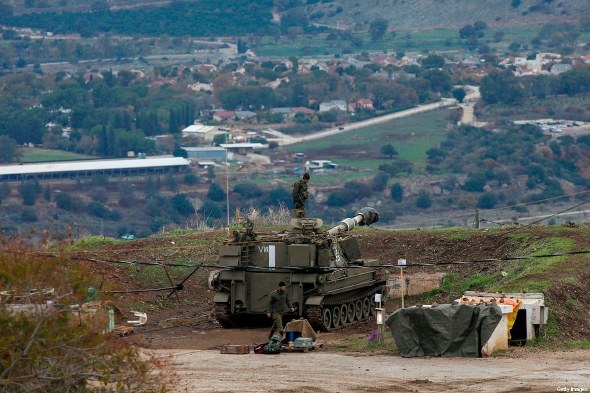 Tropas israelenses são fotografadas nas Colinas de Golan anexadas a Israel na fronteira com a Síria, em 3 de janeiro de 2020. [Jalaa Marey/AFP via Getty Images]
