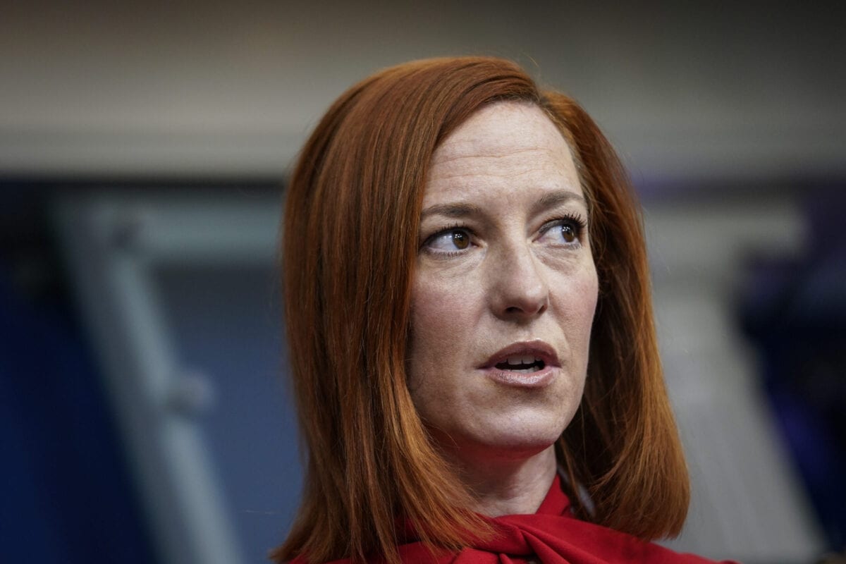 A secretária de imprensa da Casa Branca, Jen Psaki, fala durante o comunicado diário à imprensa na Casa Branca em 17 de fevereiro de 2021 em Washington, DC [Drew Angererer / Getty Images]