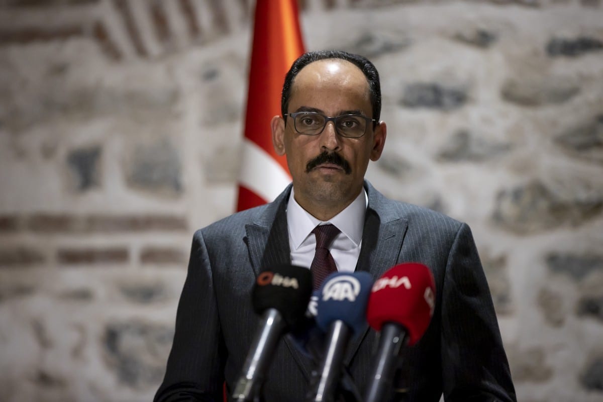 O porta-voz da presidência turca, Ibrahim Kalin, no Gabinete de Trabalho Presidencial de Dolmabahce em Istambul, Turquia, em 29 de novembro de 2020 [Utku Uçrak/Agência Anadolu]
