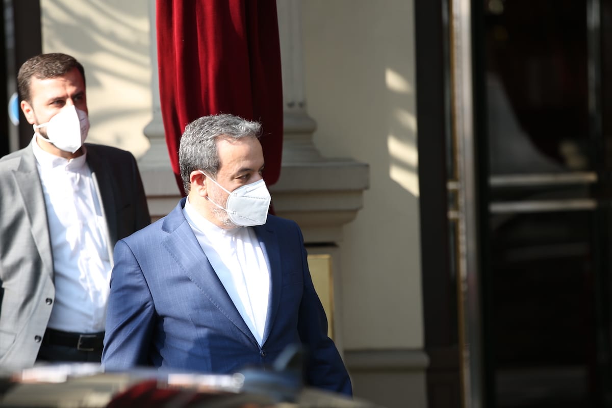 Seyyed Abbas Araghchi, vice-chanceler para assuntos políticos do Irã, após reunião sobre o Plano de Ação Conjunto Global (JCPOA), ou acordo nuclear iraniano, em Viena, Áustria, 1° de maio de 2021 [Aşkın Kıyağan/Agência Anadolu]