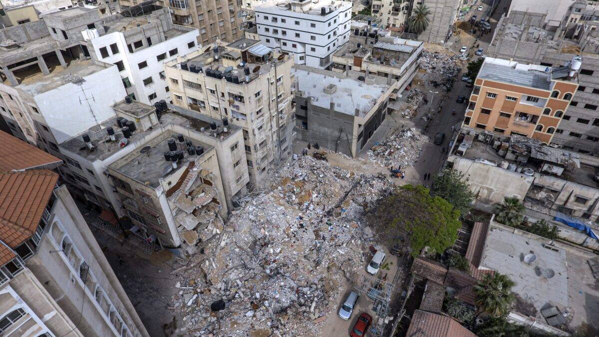 Fotos de drones mostram a extensão da destruição que atingiu as ruas e bairros residenciais da Cidade de Gaza, em 23 de maio de 2021 [Ali Jadallah/Agência Anadolu]
