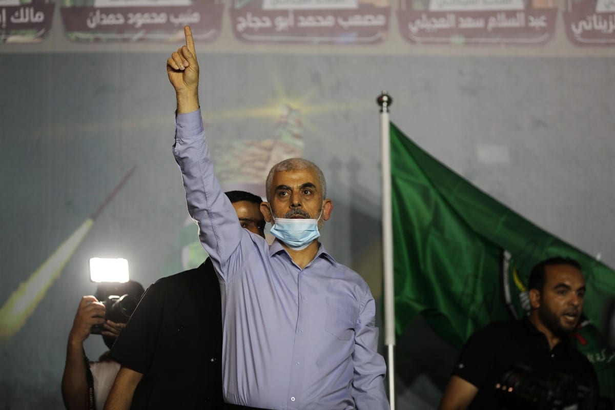 Yahya Sinwar, líder do Hamas em Gaza, durante homenagem aos palestinos mortos pelos recentes bombardeios israelenses, em Khan Yunis, Faixa de Gaza, 27 de maio de 2021 [Ashraf Amra/Agência Anadolu]