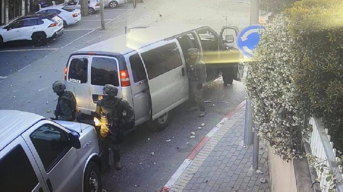 Forças israelenses dentro da cidade de Kafr Kanna (RassdNewsN / twitter)
