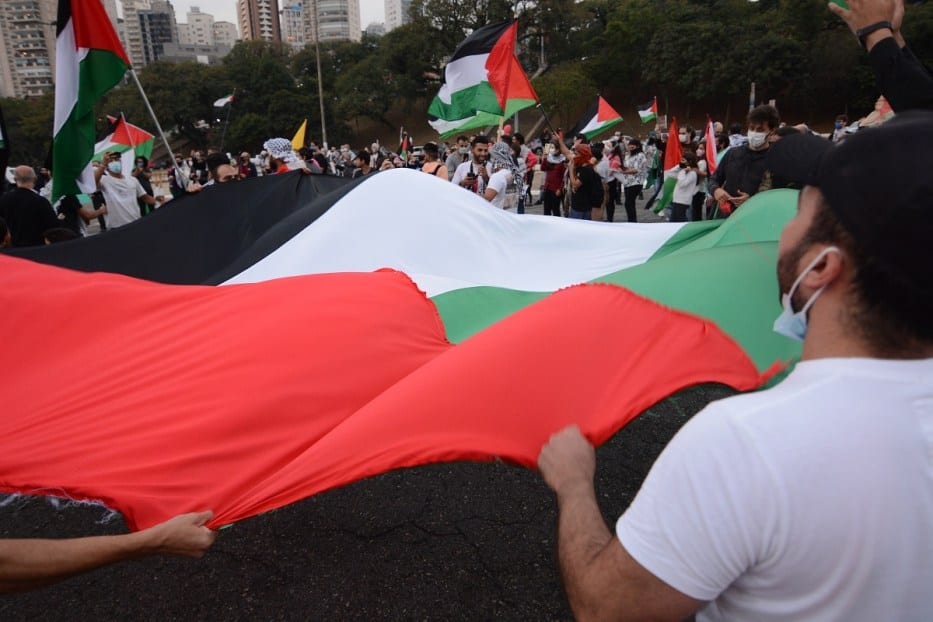Ato em frente ao estádio do Pacaembu ao final da carreata pelo fim do massacre palestino, em São Paulo, 15 de maio de 2021 [Foto Lina Bakr]