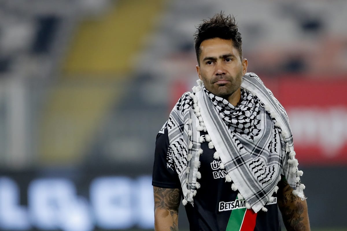 Jogadores de futebol do Club Deportivo Palestino no Chile se solidarizam com o povo de Jerusalém, 8 de maio de 2021 [Francisco Longa/Club Deportivo Palestino]
