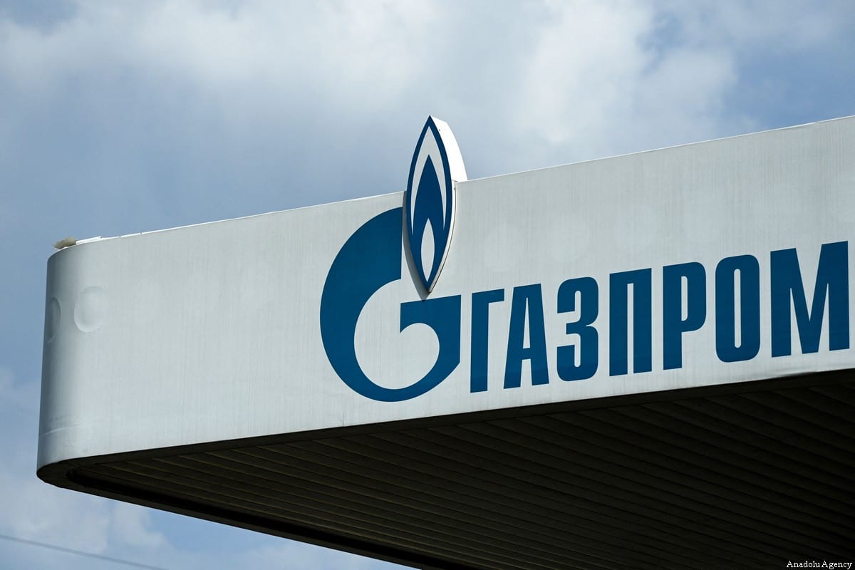 O logotipo da gigante energética russa Gazprom em Moscou, em 16 de abril de 2021 [Kirill Kudryatsev/AFP/Getty Images]