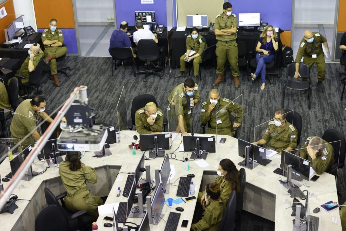 Membros da força-tarefa israelense que faz parte do Comando da Frente Interna do Exército de Israel em Ramla em 30 de setembro de 2020 [Emmanuel Dunand/AFP via Getty Images]
