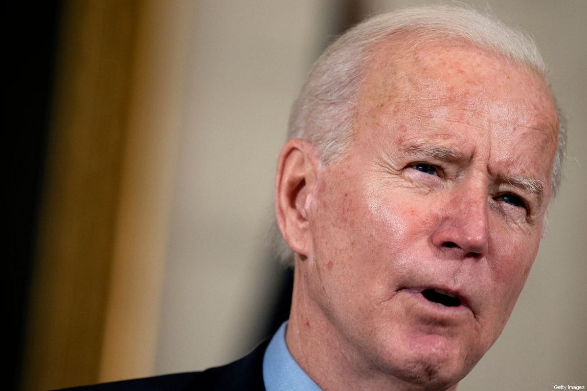 O presidente dos EUA, Joe Biden, faz comentários sobre a economia nacional e a necessidade da legislação de alívio do coronavírus, na Casa Branca, em 5 de fevereiro de 2021 [Stefani Reynolds-Pool/Getty Images]
