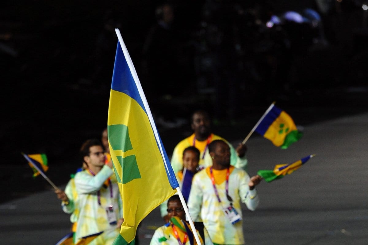 Bandeira de São Vicente e Granadinas, em 27 de julho de 2012 [Laurence Griffiths/Getty Images]