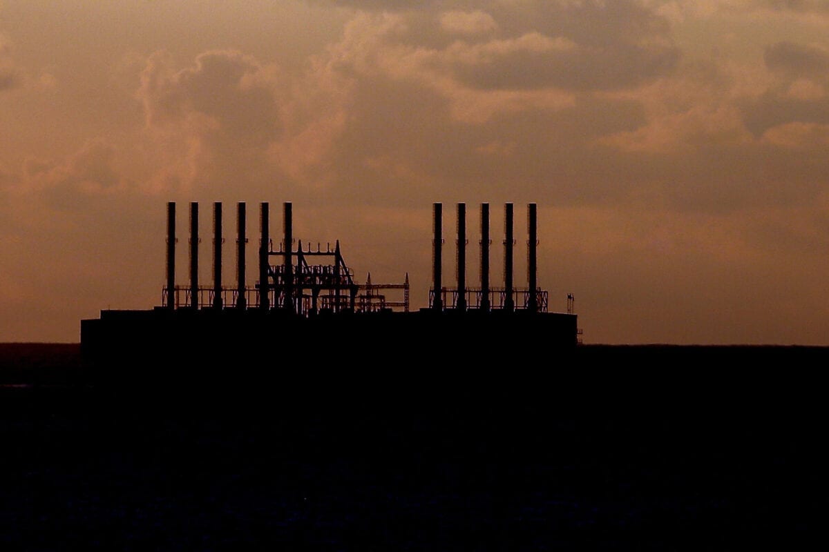 Navio-gerador da Turquia navega na costa libanesa, em 17 de fevereiro de 2013 [Joseph Eid/AFP via Getty Images]
