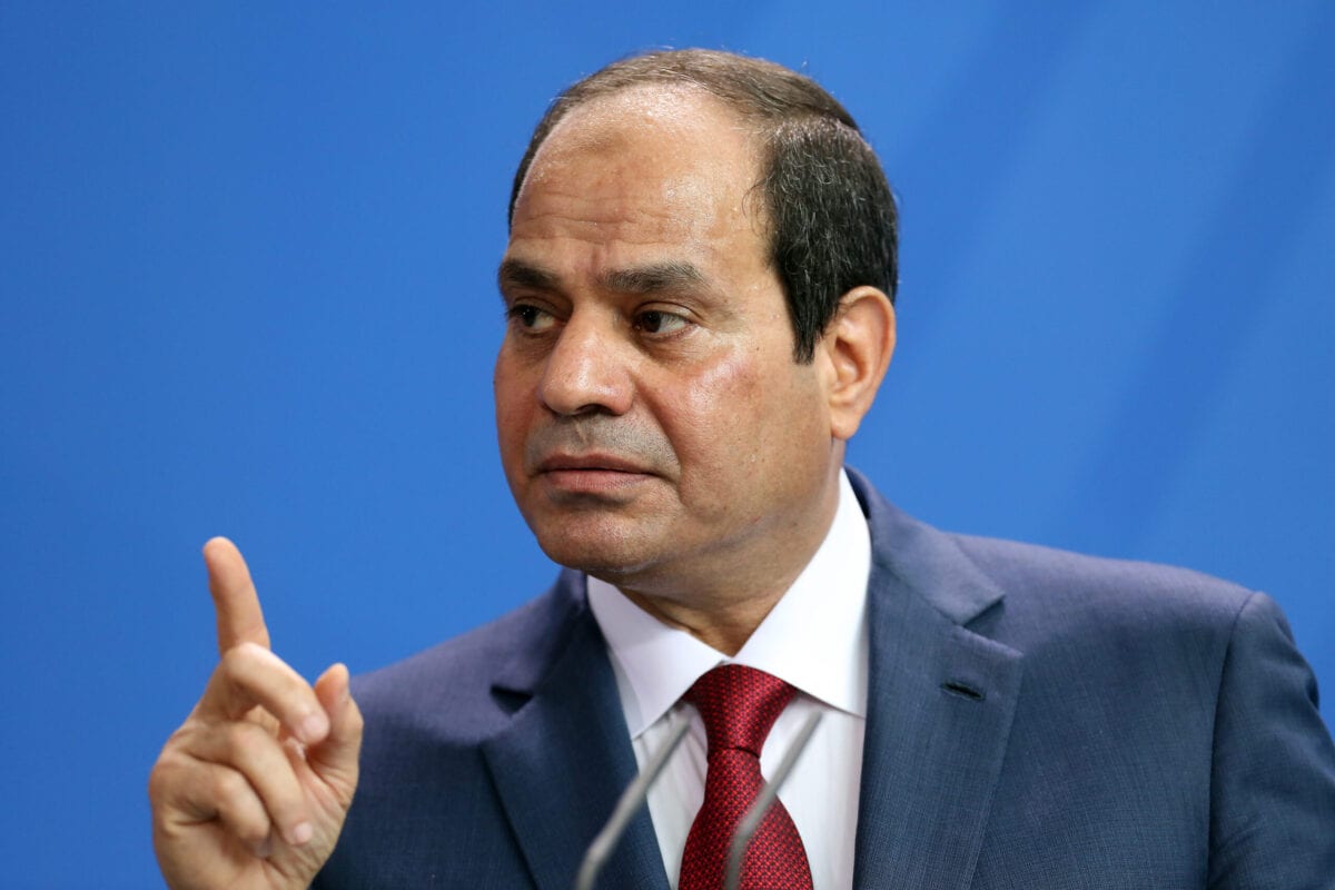 O presidente egípcio Abdel Fattah el-Sisi fala durante uma entrevista coletiva em 3 de junho de 2015 [Adam Berry / Getty Images]
