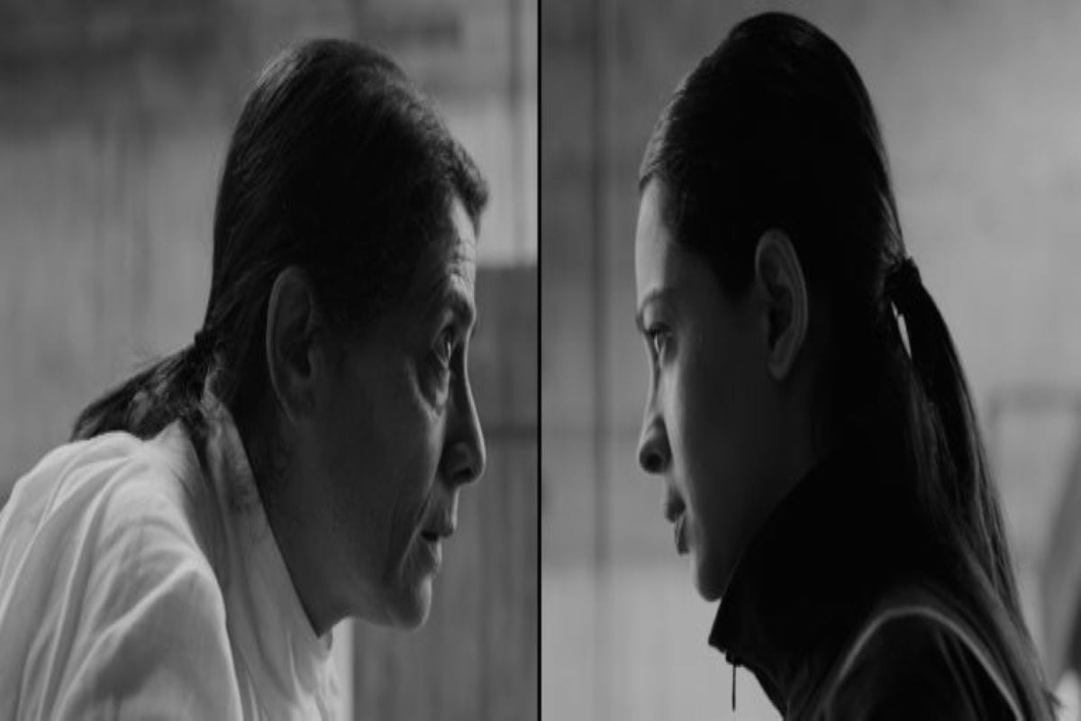 Cena do filme In Vitro, de Larissa Sansour, com a atriz palestina Hiam Abbass (esq.)

