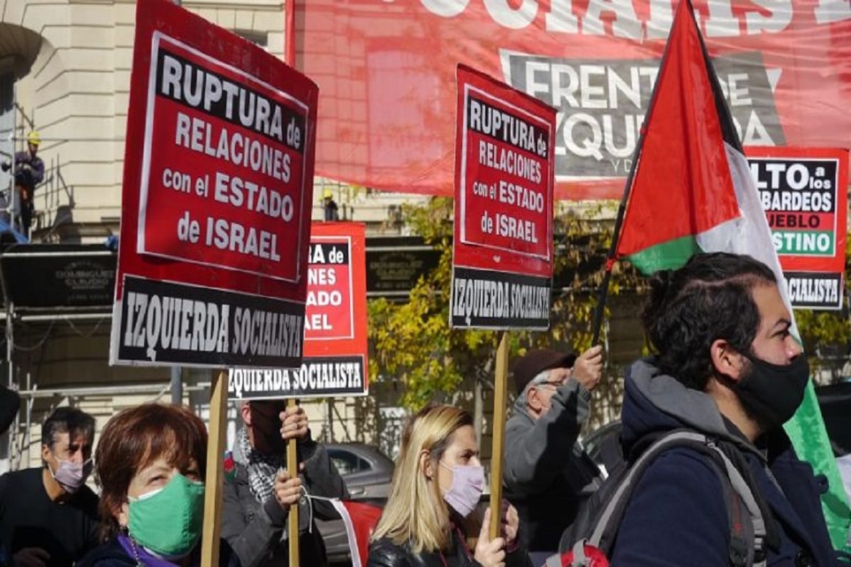 Ato de sexta-feira, em frente ao Ministério das Relações Exteriores da Argentina. Em Buenos Aires, 14 de maio de 2021 [Resumen Latinoamericano]