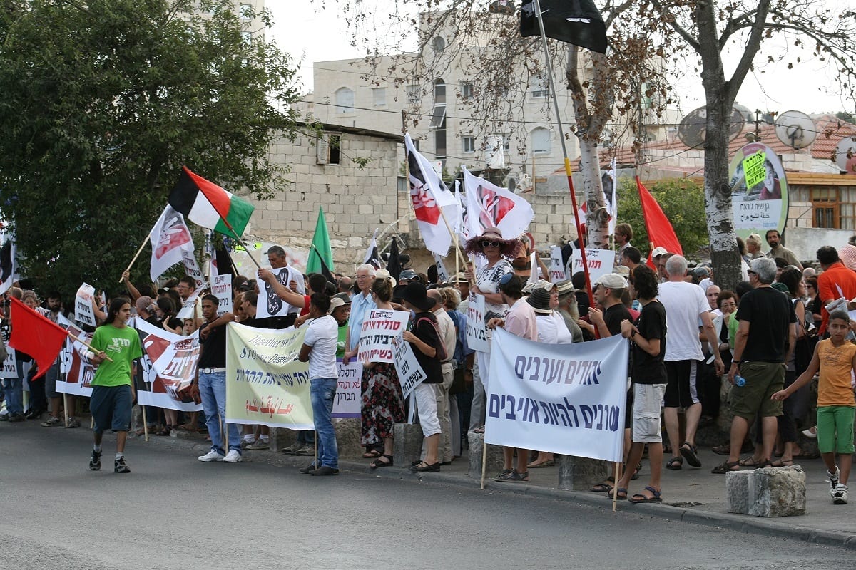 A luta de Sheikh Jarrah, vem desde a década de 70. Na foto, manifestação de solidariedade com seus moradores, em 6 de agosto de 2010 [Amir Bitan/Wikimedia]
