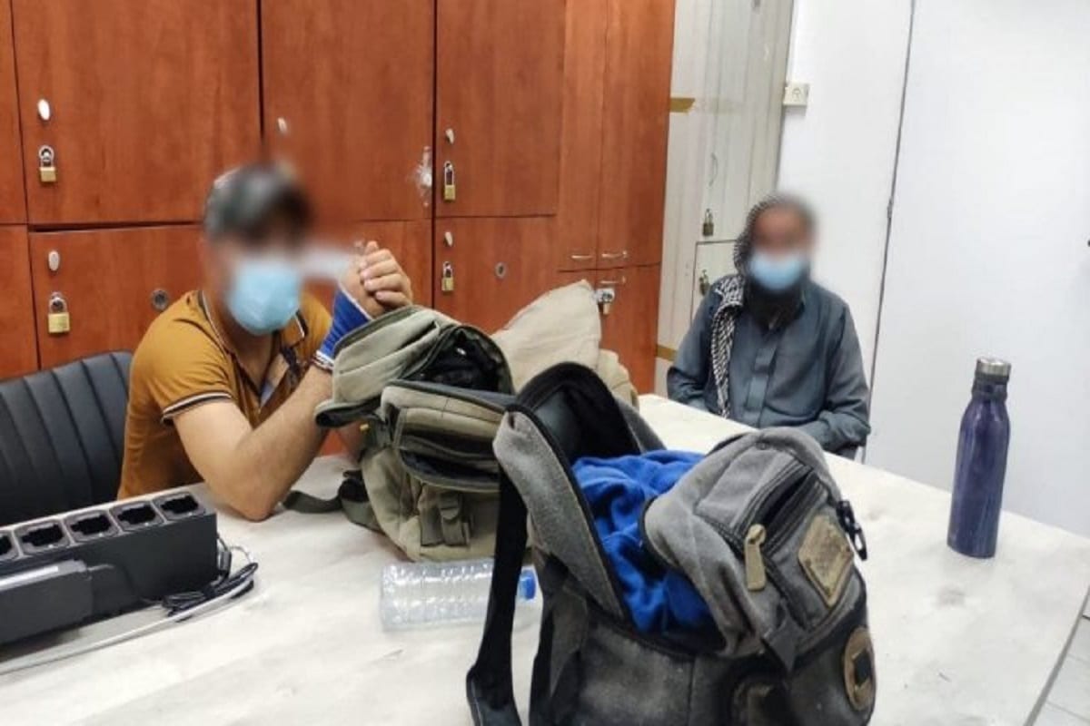 Dois suspeitos jordanianos, após sua prisão no domingo [Porta-voz da polícia de Israel]
