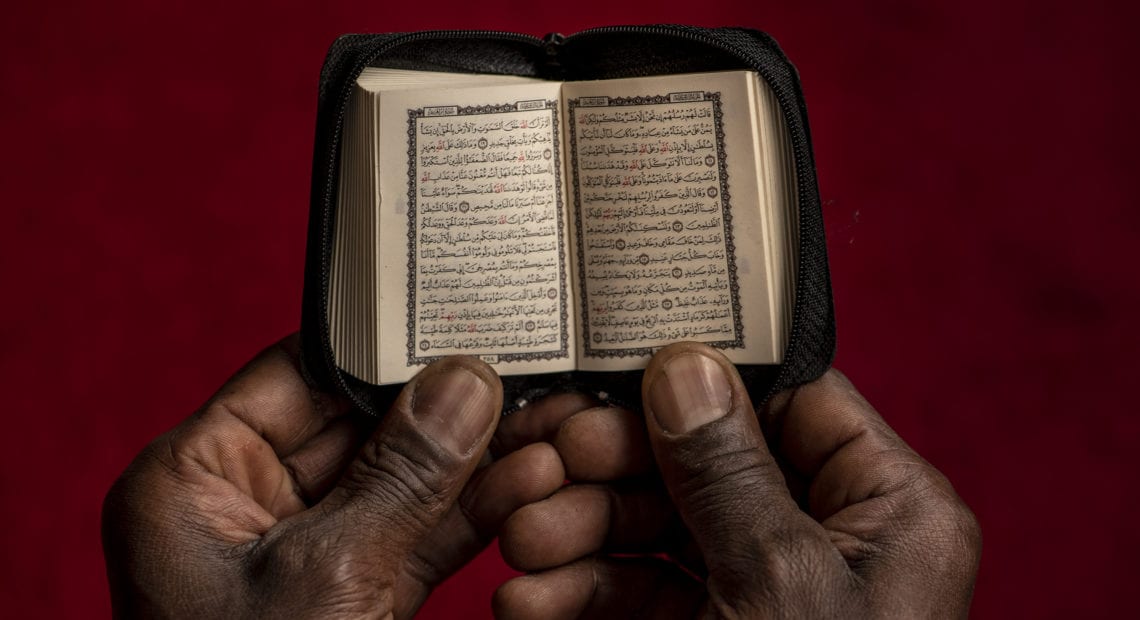 A exposição ‘Tarikh al-Brasil’, do fotógrafo brasileiro Marcelo Schellini, retrata a comunidade árabe africana do entorno de mesquitas em São Paulo.  [Foto : Marcelo Schellini]