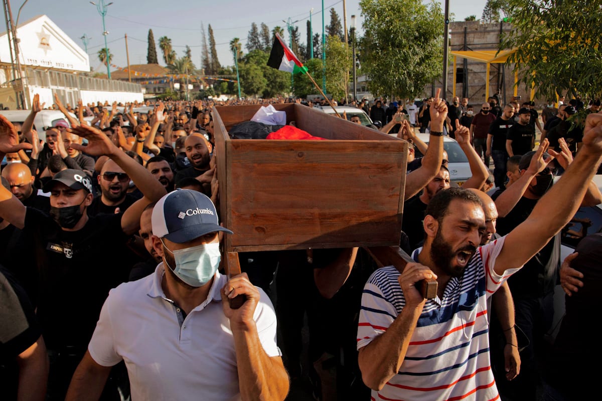 Israel declarou estado de emergência em Lod enquanto as tensões na cidade aumentavam depois que o palestino Musa Malakh Hassuna, de 33 anos, foi morto a tiros por um atirador judeu
