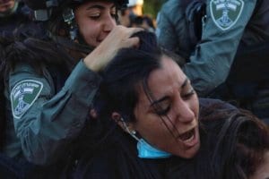 Mulheres palestinas lideram a resistência contra a expulsão imposta por Israel a famílias de Sheikh Jarrah, em Jerusalém Oriental ocupada
