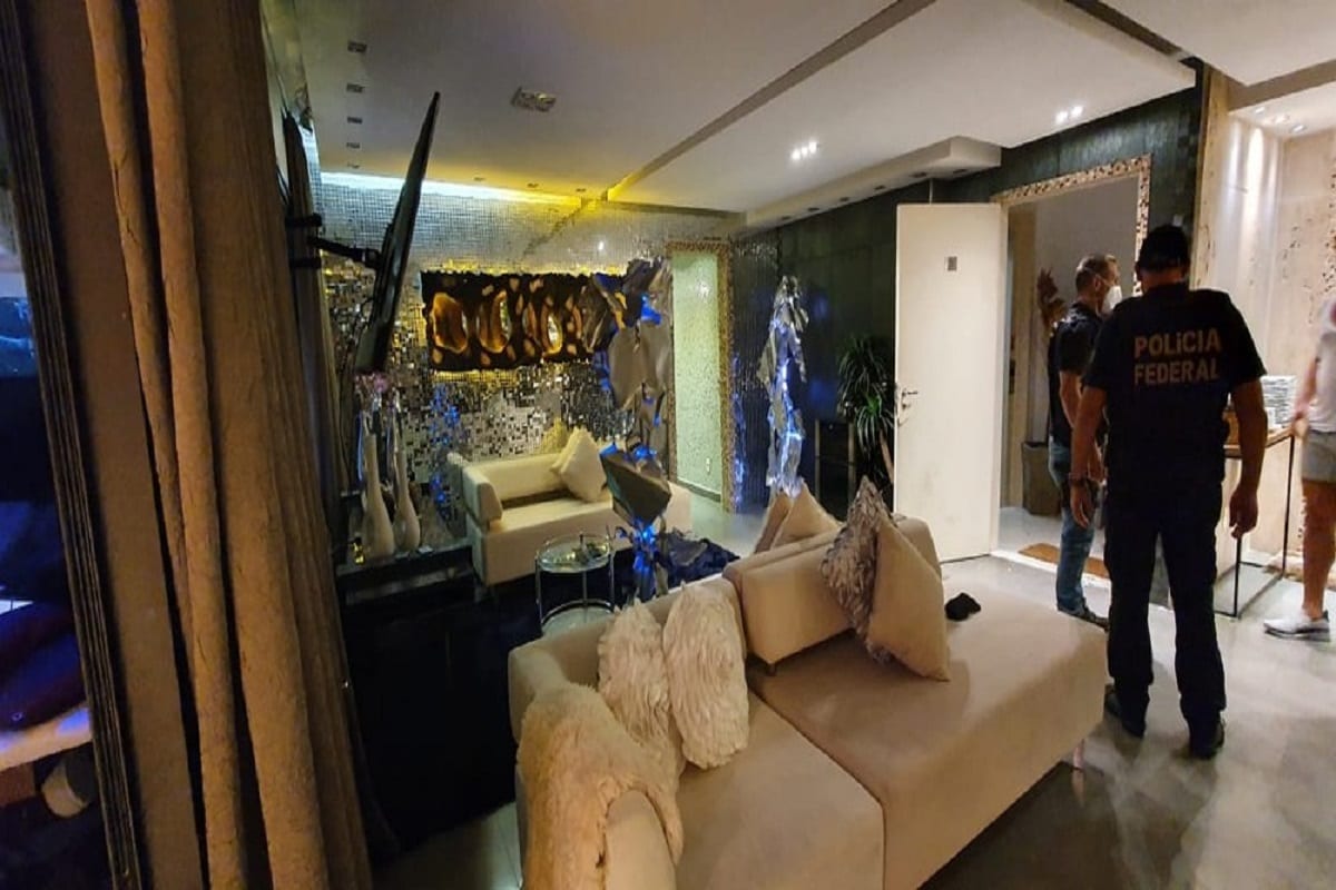 Polícia Federal efetua mandado de busca e apreensão em investigação de esquema de tráfico de mulheres, em São Paulo, 27 de abril de 2021 [Divulgação/Polícia Federal] 